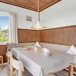 펜션 Three-bedroom With A Fireplace In
