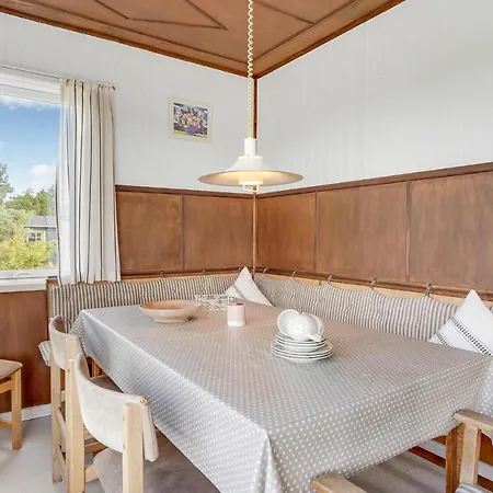 Сasa de vacaciones Three-bedroom With A Fireplace In