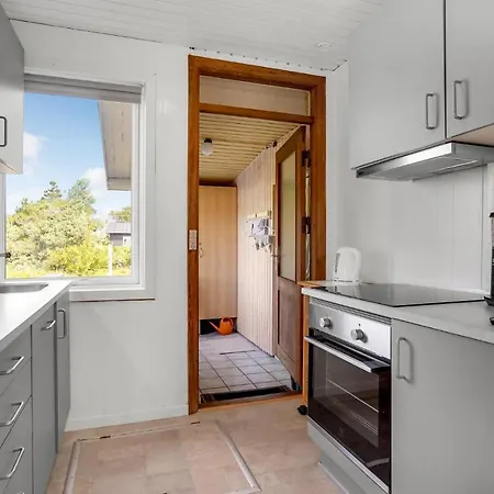 Дом отдыха Three-bedroom With A Fireplace In Romo